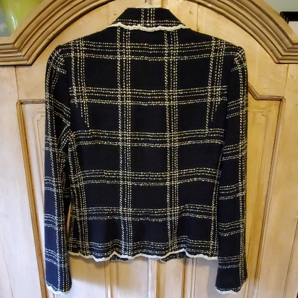 Blazer - Picture 2 of 4